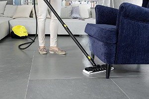 Tiled floors thoroughly cleaned with the steam cleaner from Kärcher SC3 Floor cleaning with the SC3